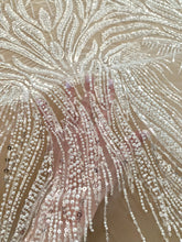 Dantela Couture Ivory geometriai mintával, gyöngyökkel, gyöngyöcskékkel és flitterekkel